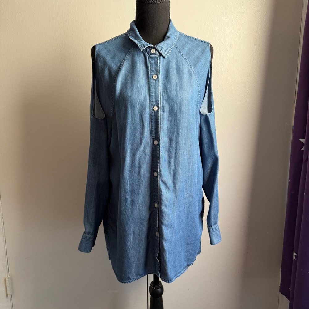 Chelsea & Theodore Chambray Button Down Cold-Shoulder Top Women’s Size Large